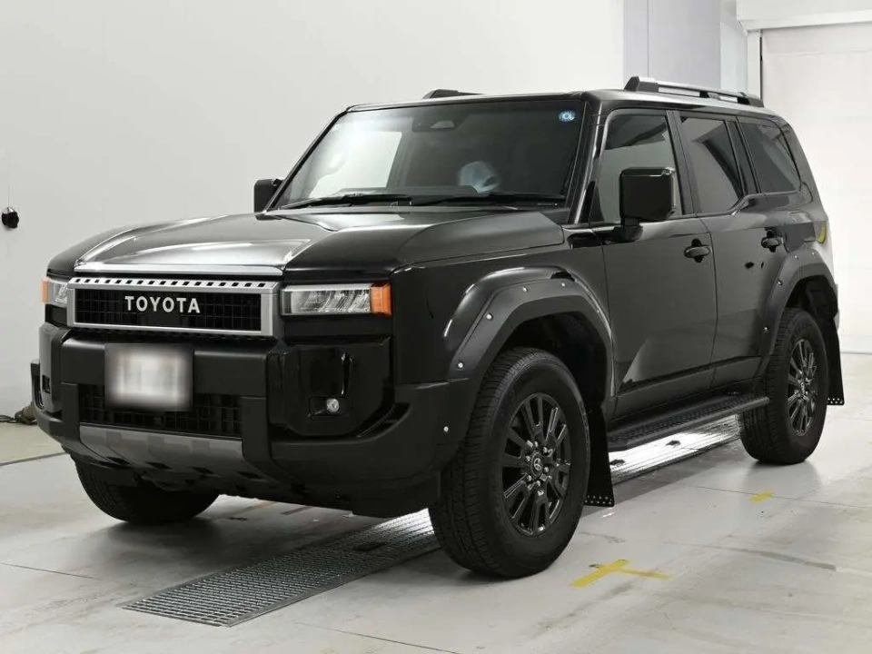 Toyota Land Cruiser 250 in Black