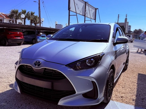 Toyota Yaris Hybrid X 2020